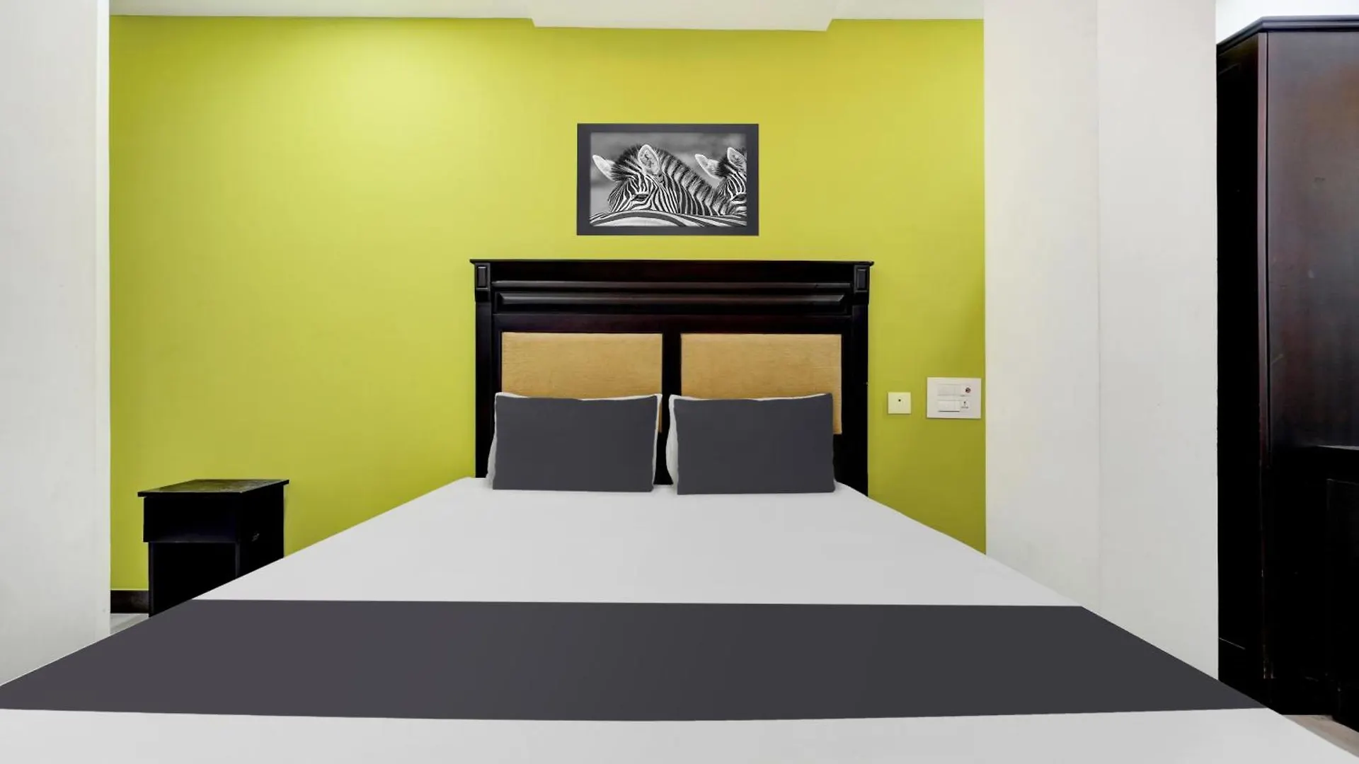 Hotel O Oak Breeze Residency Kochi 3*,  Ινδία