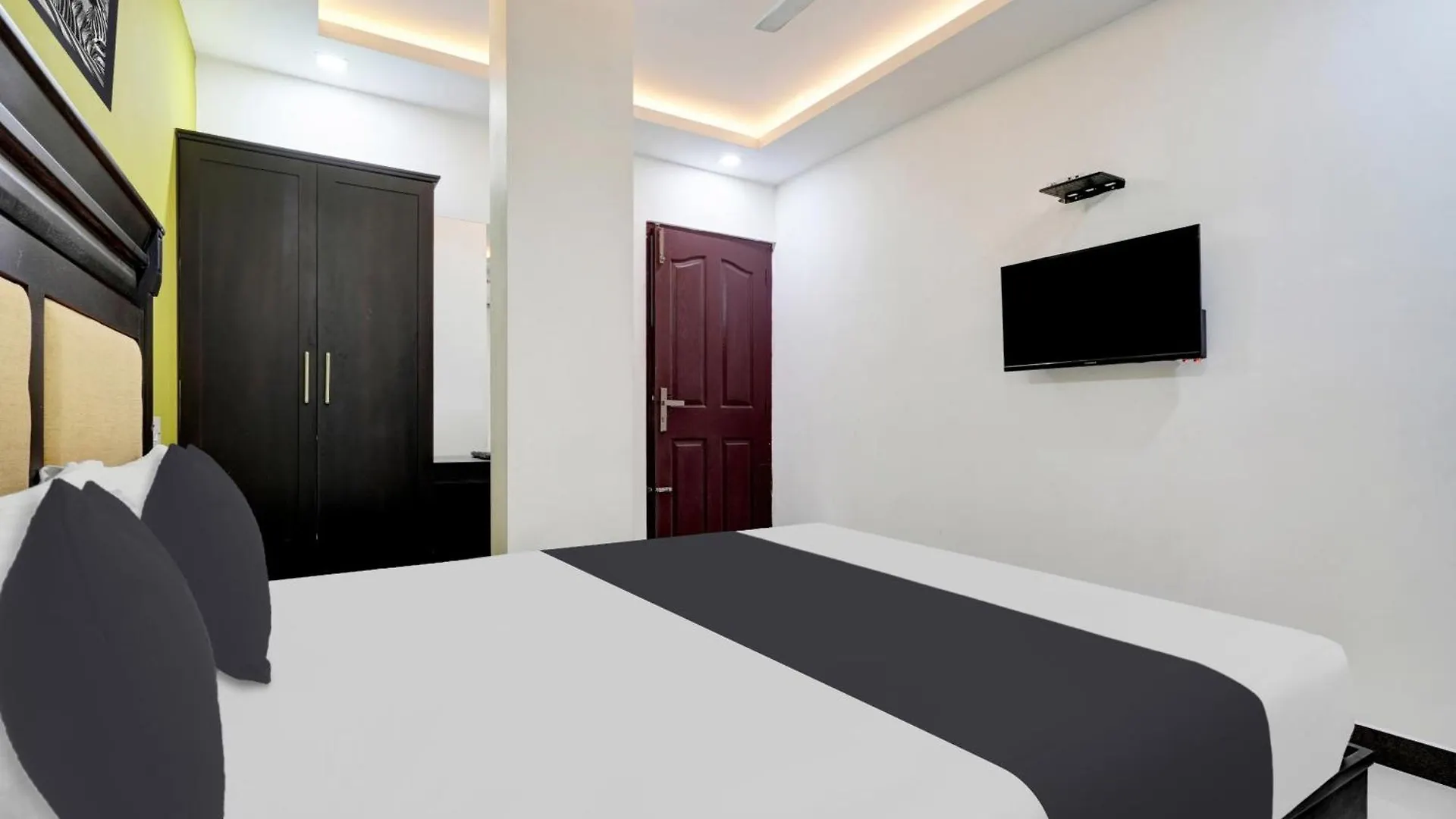 Hotel O Oak Breeze Residency Kochi