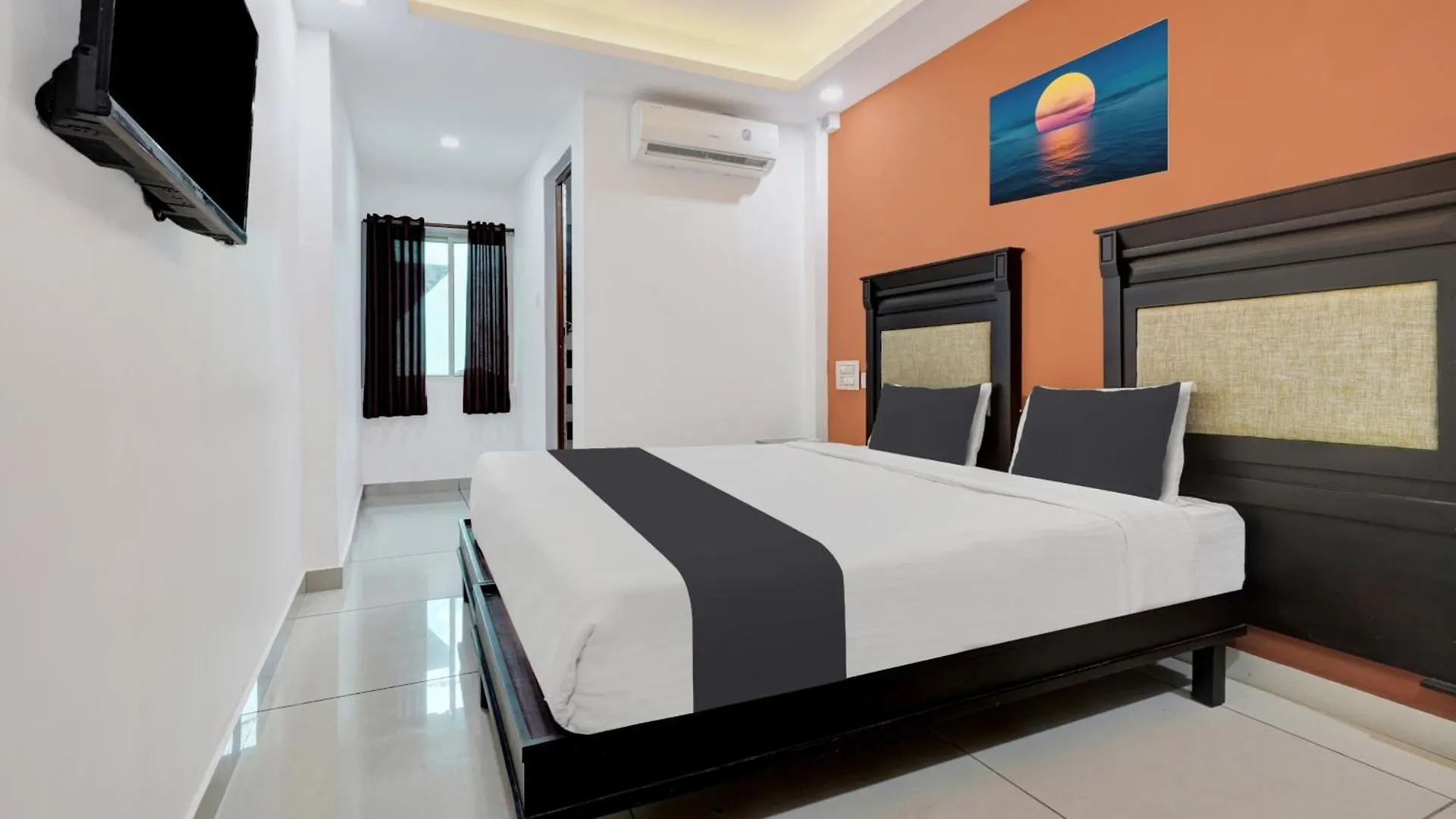 Hotel O Oak Breeze Residency Kochi