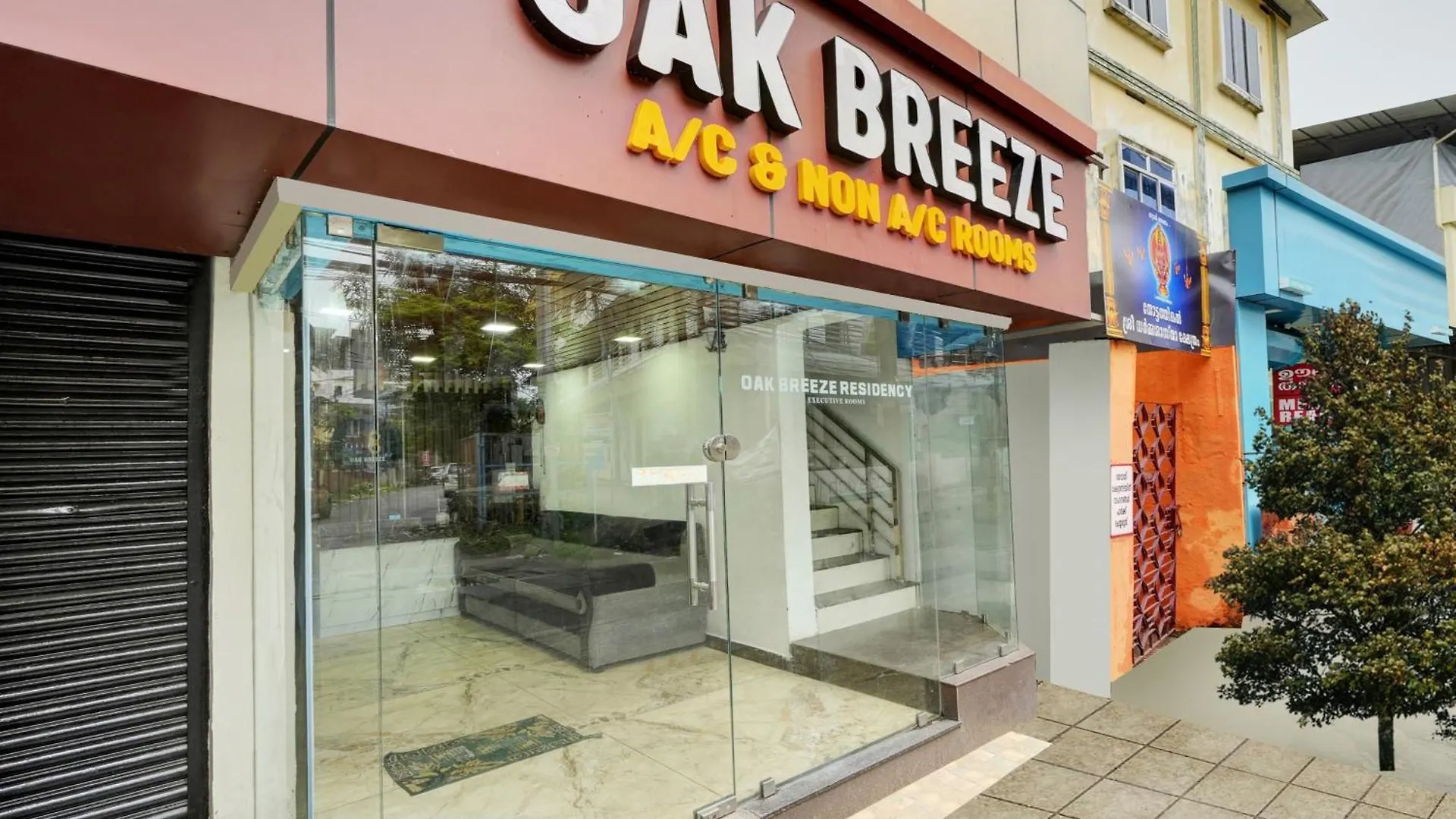 Hotel O Oak Breeze Residency Kochi Ινδία