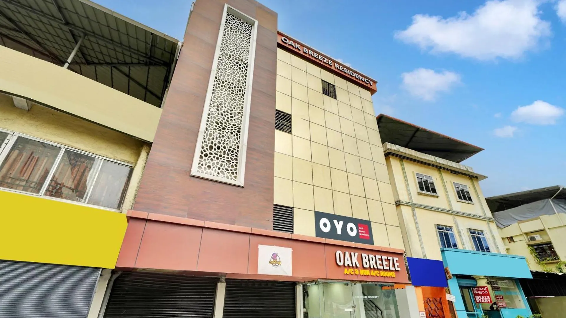 ***  Hotel O Oak Breeze Residency Kochi Ινδία