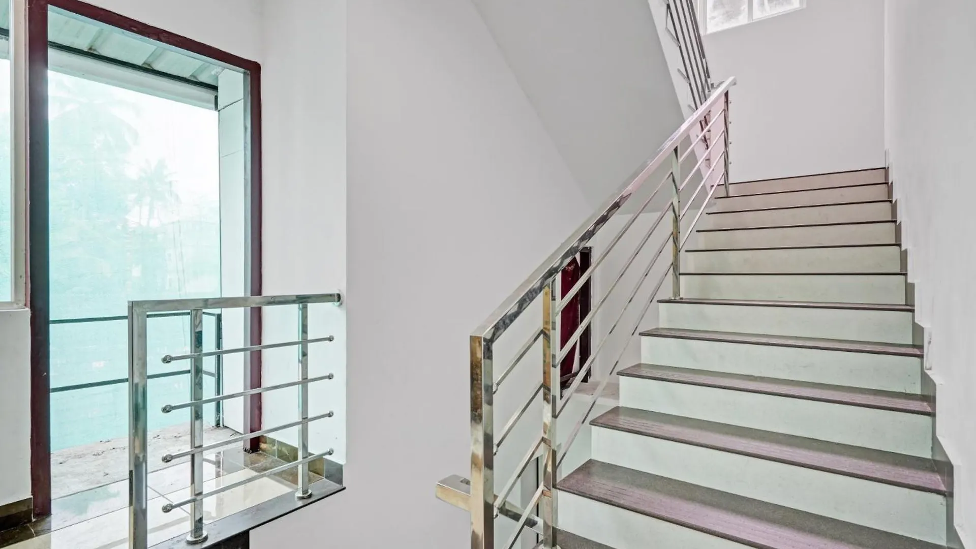 Hotel O Oak Breeze Residency Kochi