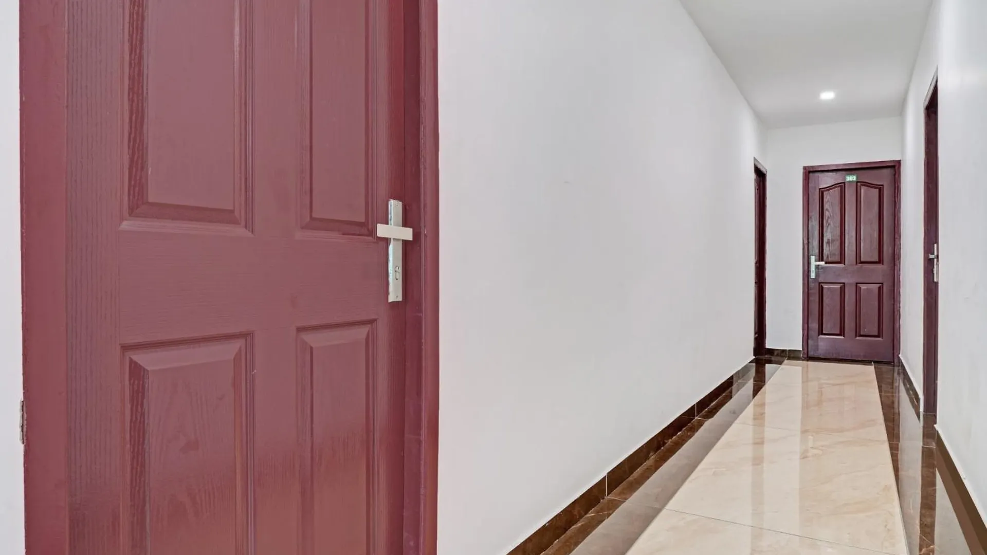 Kochi Hotel O Oak Breeze Residency