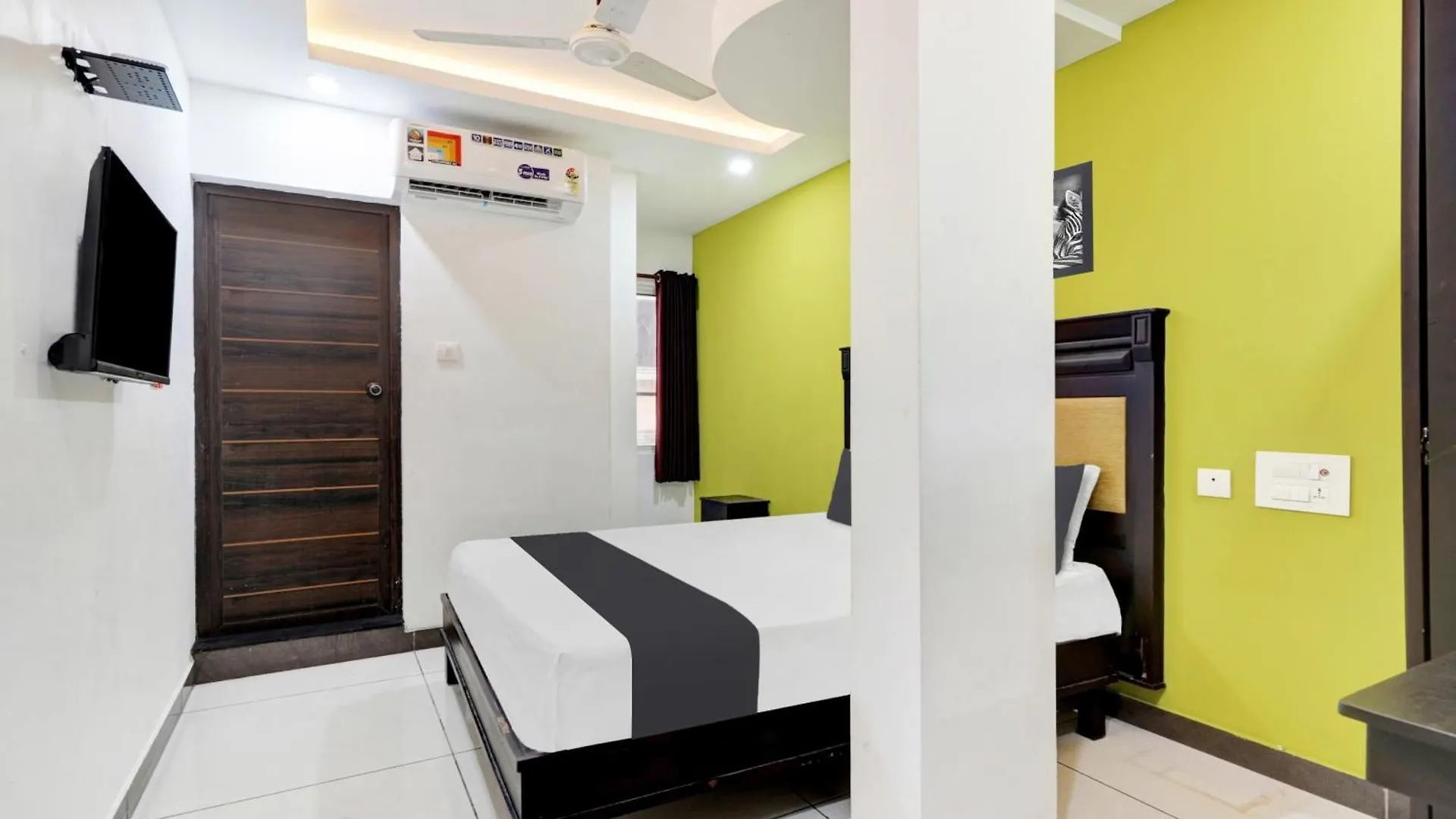 Kochi Hotel O Oak Breeze Residency 3*,  הודו